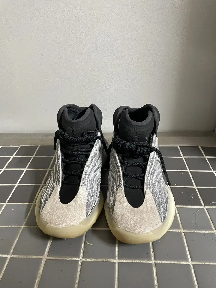 풀박)Adidas Yeezy QNTM 이지 퀀텀 250